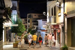 Andalucía amplía horario y aforo de bares y locales de ocio nocturno