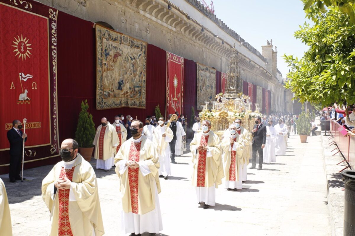 Córdoba podría recuperar los cultos en vía pública en los próximos días