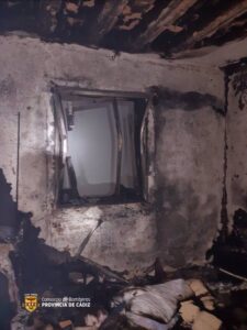 Rescatan a una anciana del incendio en su vivienda de San Fernando