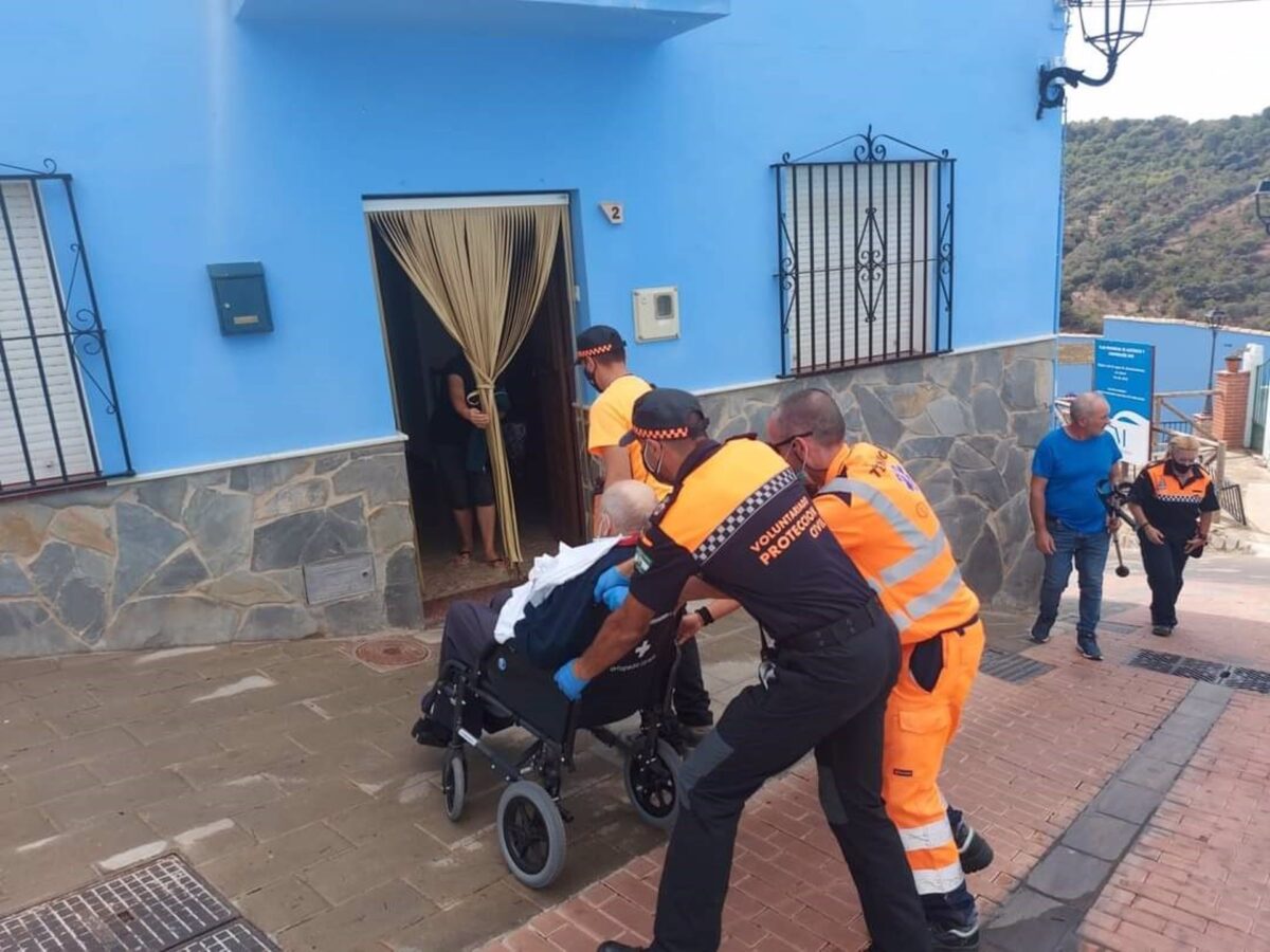 Vuelven a casa las últimas personas mayores y dependientes desalojadas en Sierra Bermeja