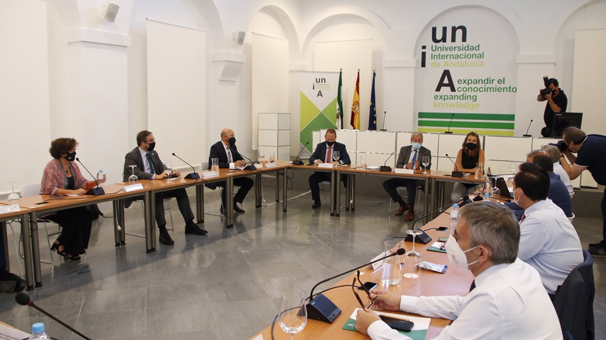 Salud instalará puntos de vacunación en las universidades andaluzas que lo soliciten