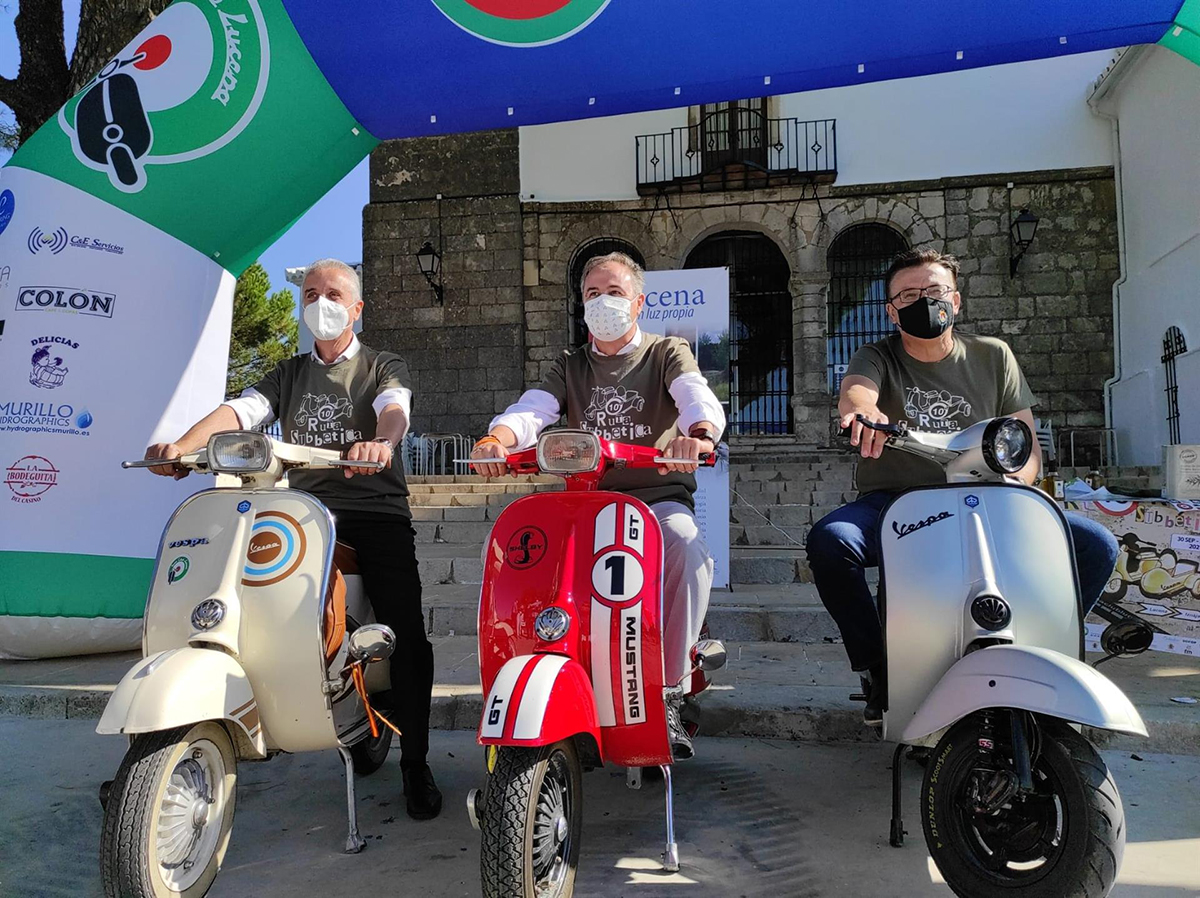 Las Vespas con sidecar protagonizan la X Ruta Vespa Subbética