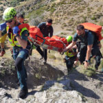 Rescatan a un ciclista semiinconsciente que cayó en un paraje de difícil acceso