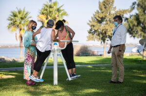 Instalan un parque biosaludable en el Paseo de la Ría de Huelva