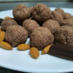 Panellets de chocolate, un dulce típico para celebrar el Día de Todos los Santos