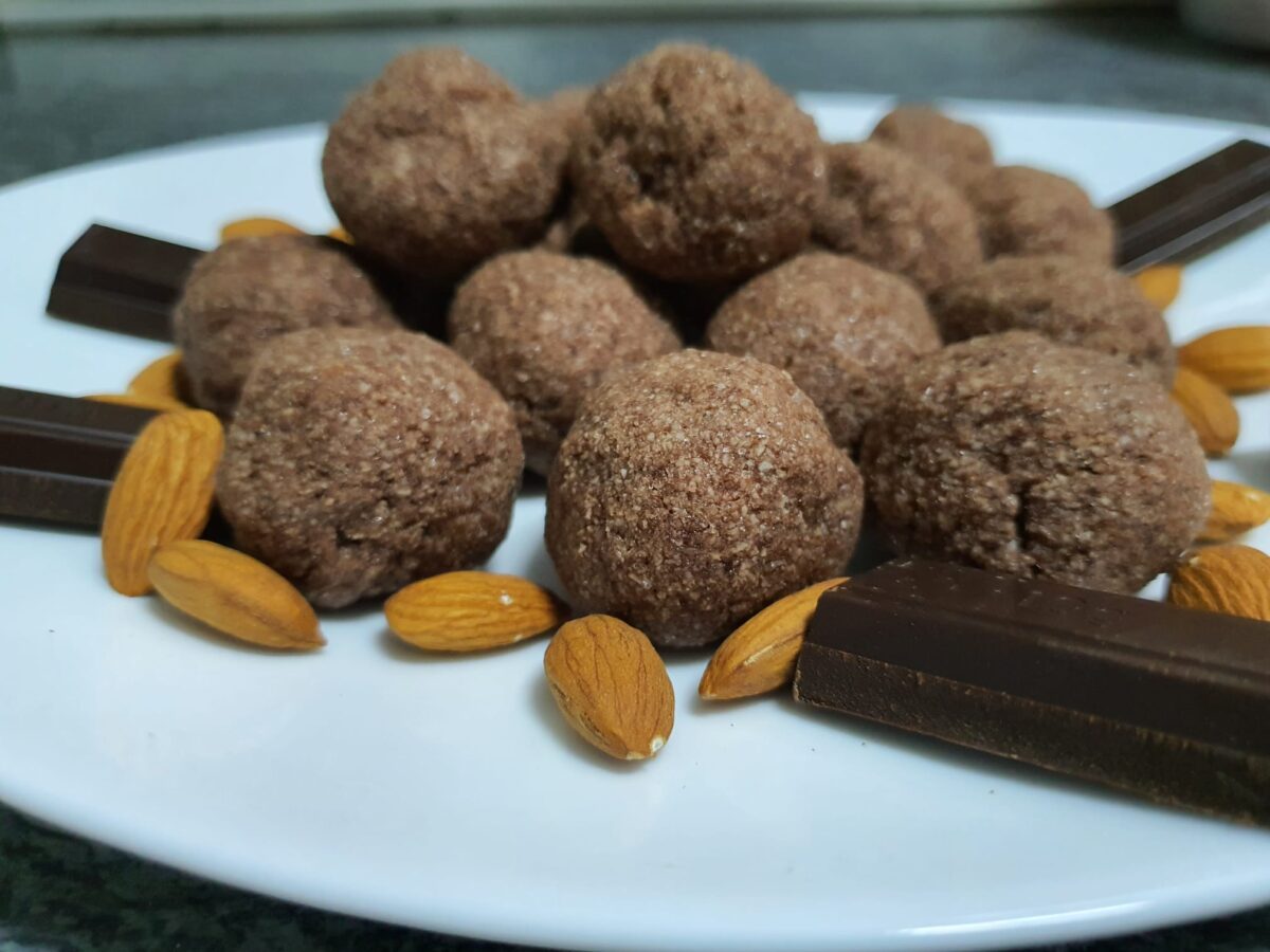 Panellets de chocolate, un dulce típico para celebrar el Día de Todos los Santos