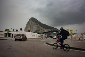 Europa apuesta por eliminar la verja en Gibraltar y da luz verde a la negociación