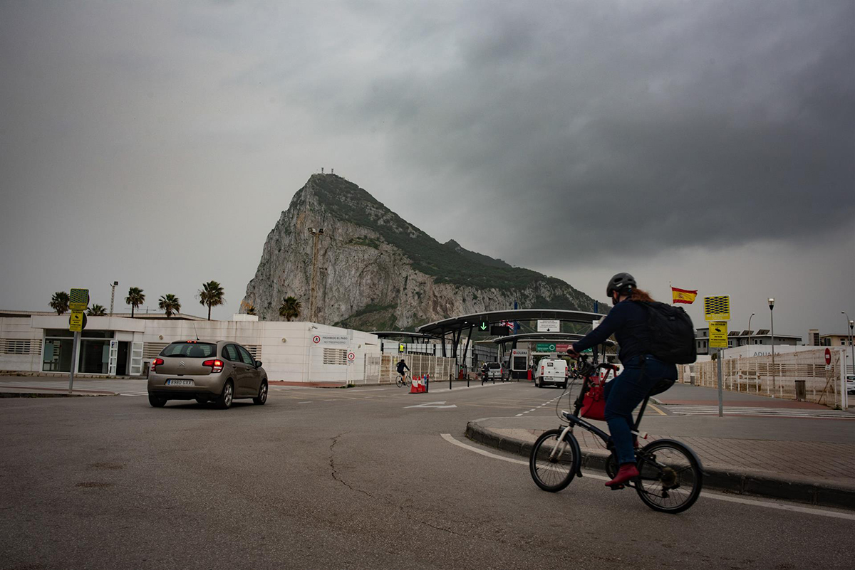 Europa apuesta por eliminar la verja en Gibraltar y da luz verde a la negociación