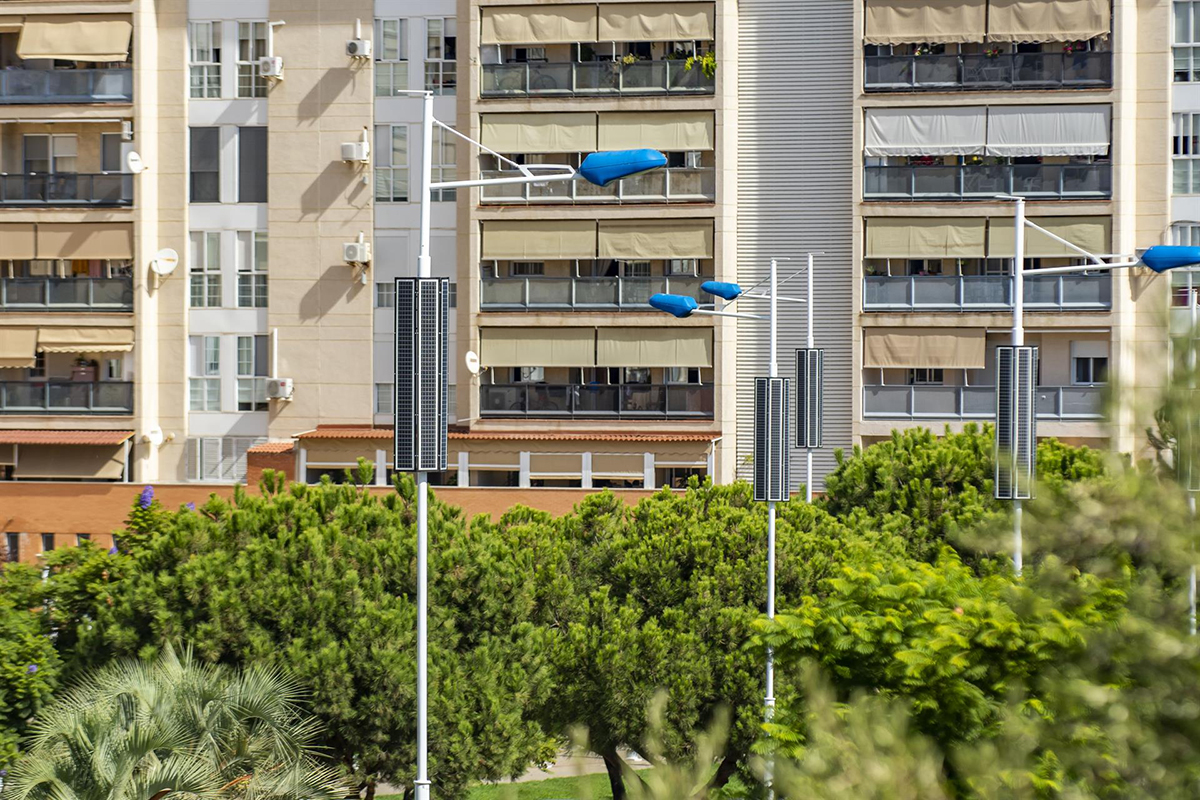 Huelva convierte sus farolas en la primera planta solar urbana del mundo