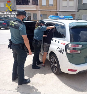 Detenido tras una persecución en coche por las calles de Pinos Puente