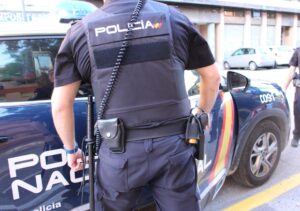 Investigan la muerte de un varón hallado inconsciente en una cuneta