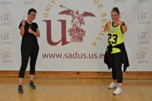 La Universidad de Sevilla ofrece clases de zumba adaptadas a personas sordas