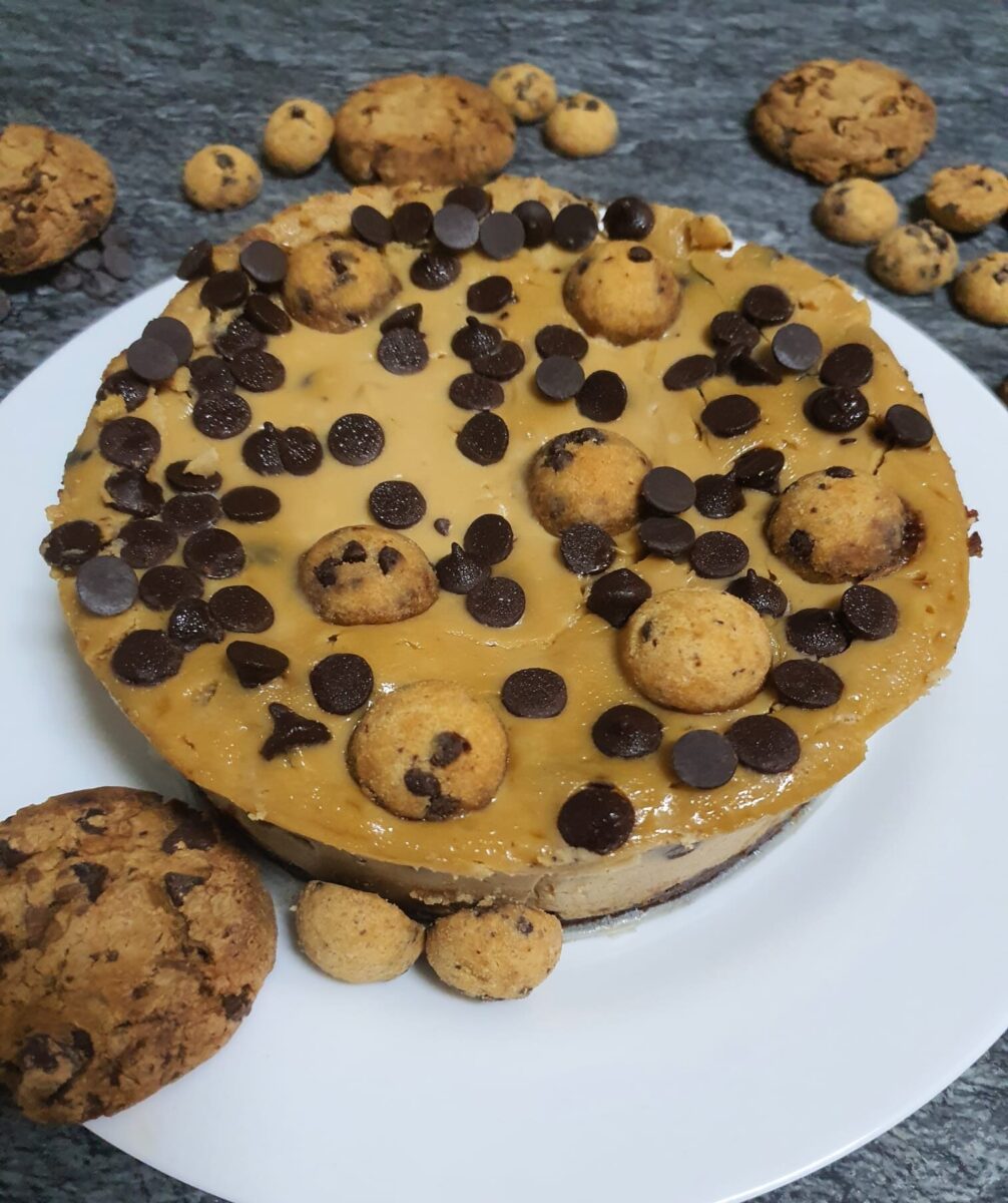 Sorprende con esta original tarta de cheesecake con cookies