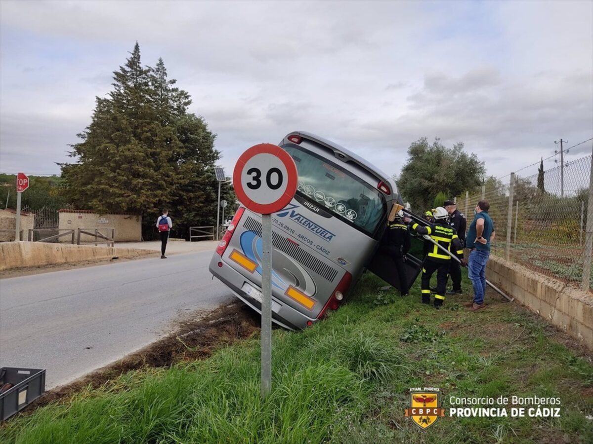 Vuelca un autobús escolar con 30 alumnos sin dejar heridos