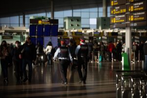 España limita desde este jueves los vuelos procedentes del sur de África