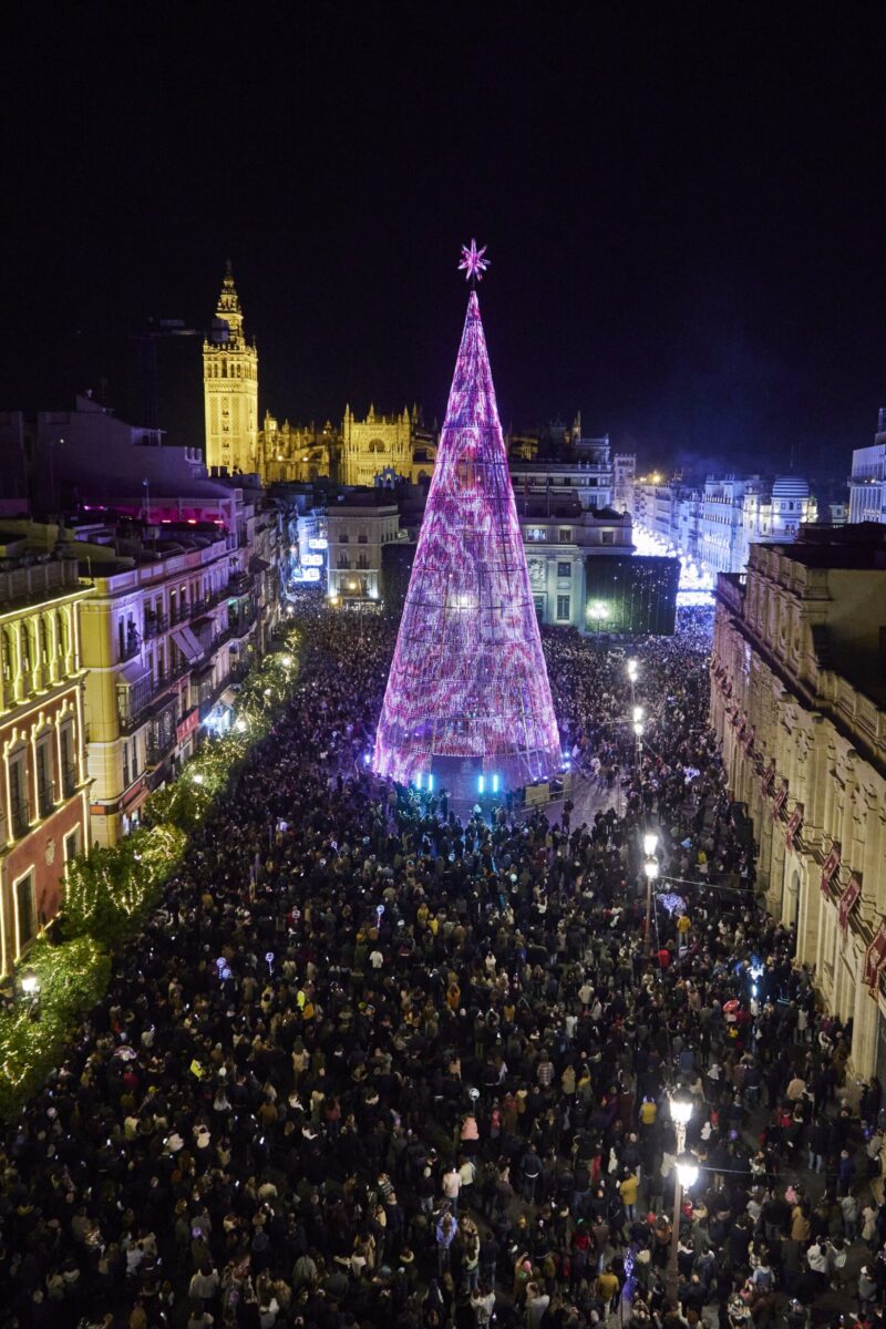 Sevilla enciende el árbol de luces led más grande de Europa