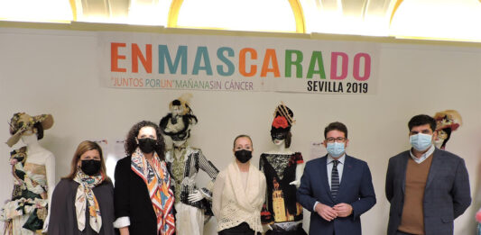 Máscaras venecianas para recaudar fondos contra el cáncer en Sevilla