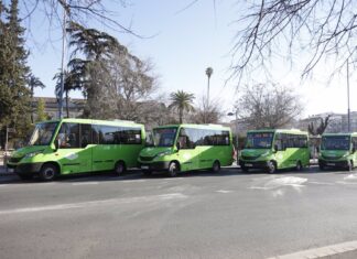 Córdoba estrena cuatro minibuses de gas natural comprimido