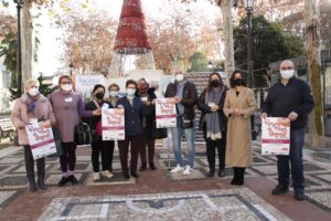 Lucena elabora un roscón solidario gigante para luchar contra la fibromialgia