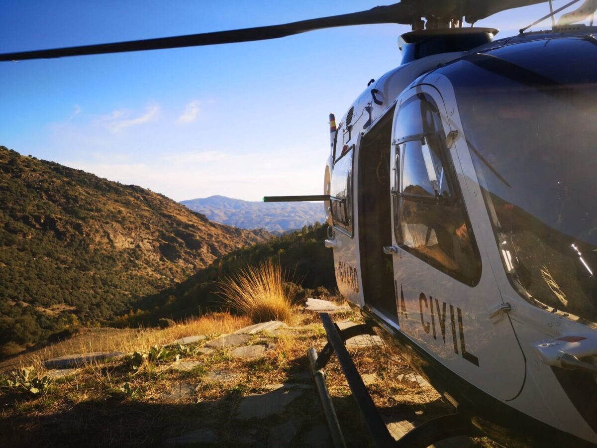 Rescatan a una senderista y un parapentista en Sierra Nevada