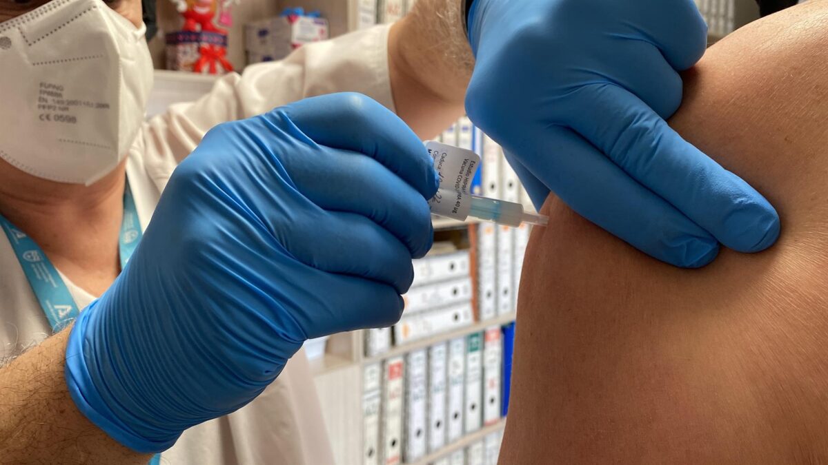 Andalucía comienza a inocular la cuarta dosis de vacuna Covid a inmunodeprimidos
