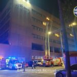 Auxilian a ocho personas tras un incendio en un hotel de Sevilla