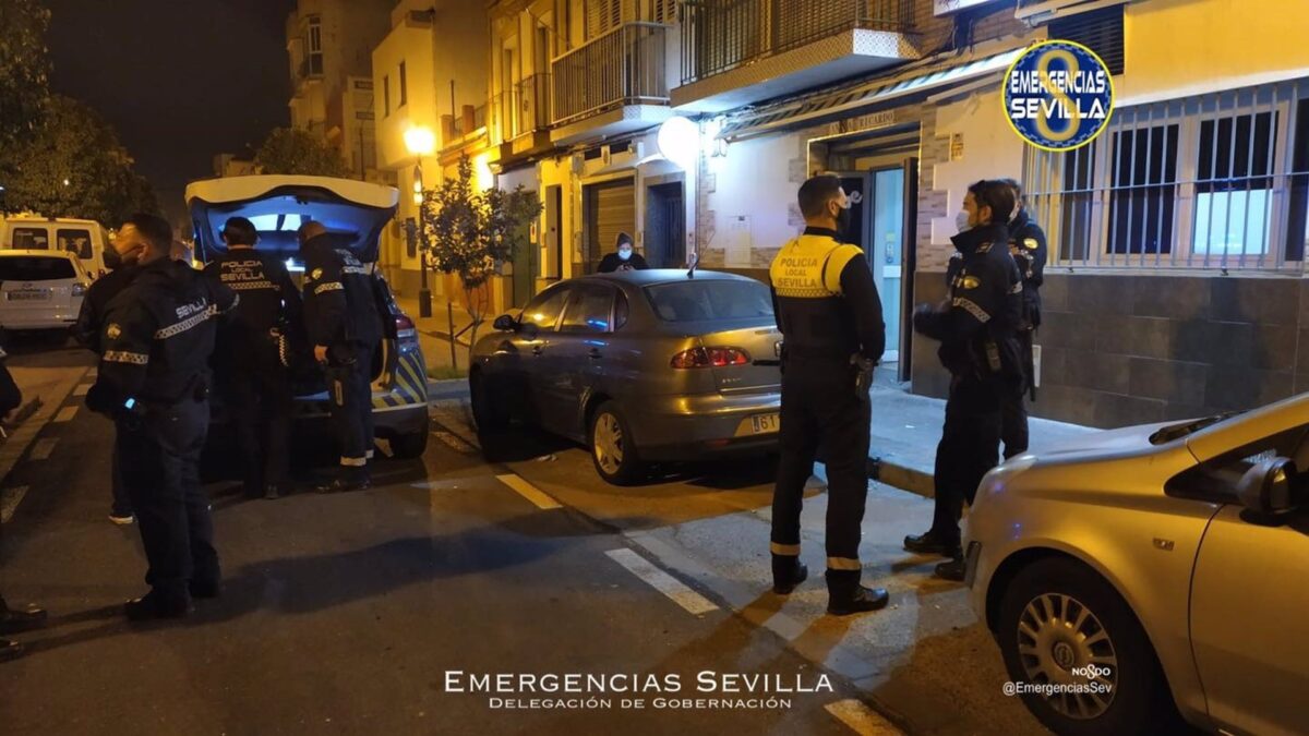 Desalojan a casi un centenar de personas en un local de Sevilla