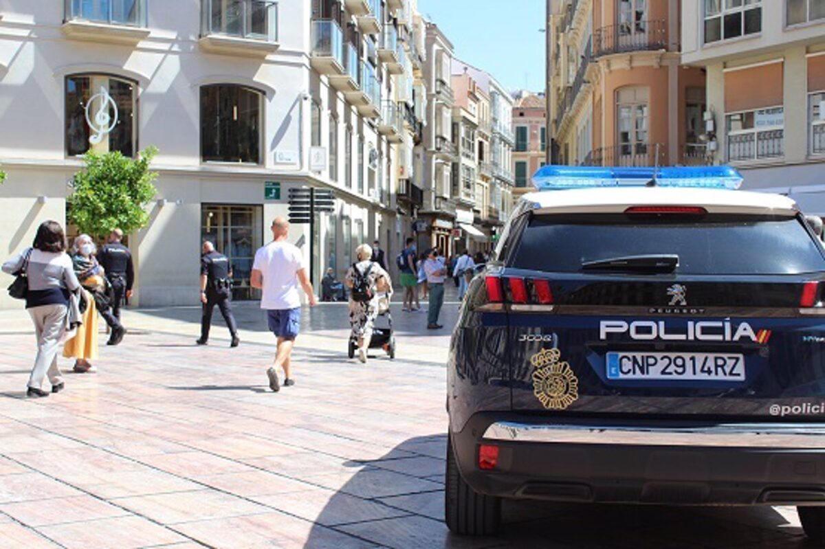 Detenido un sintecho por incendiar el colchón de otro mientras dormía