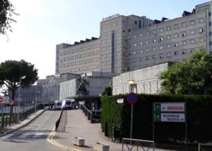 Valme condena la agresión de un paciente a cuatro trabajadores del Hospital