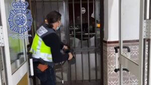 Ocho detenidos por estafar 240.000 euros haciéndose pasar por un banco