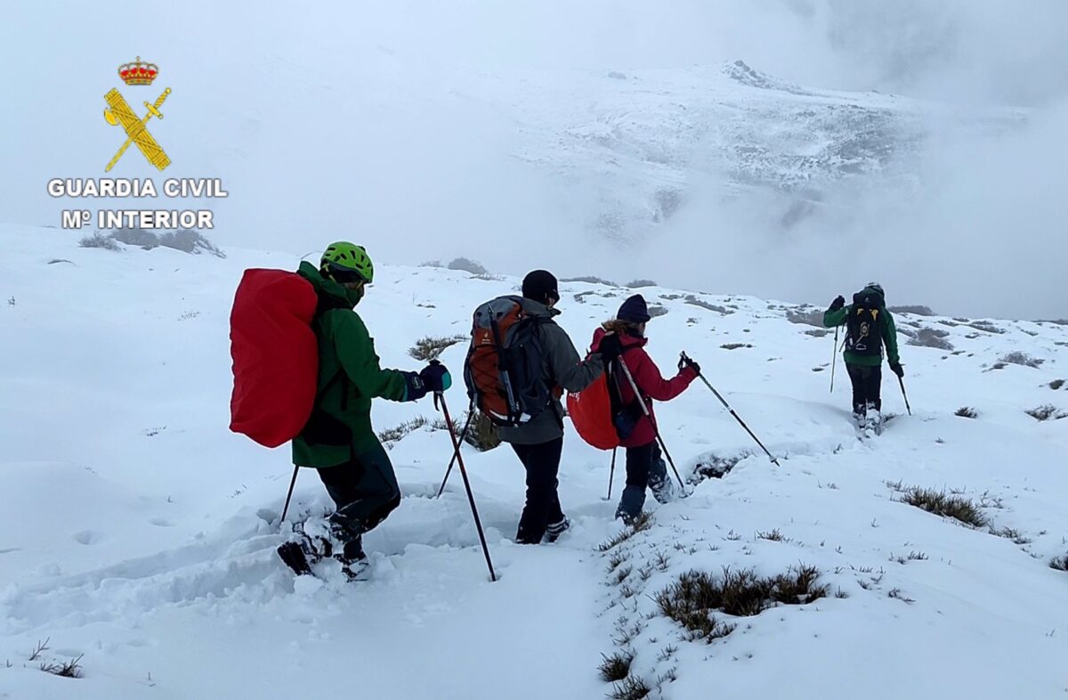 Rescatan a dos montañeros perdidos durante tres días en Sierra Nevada