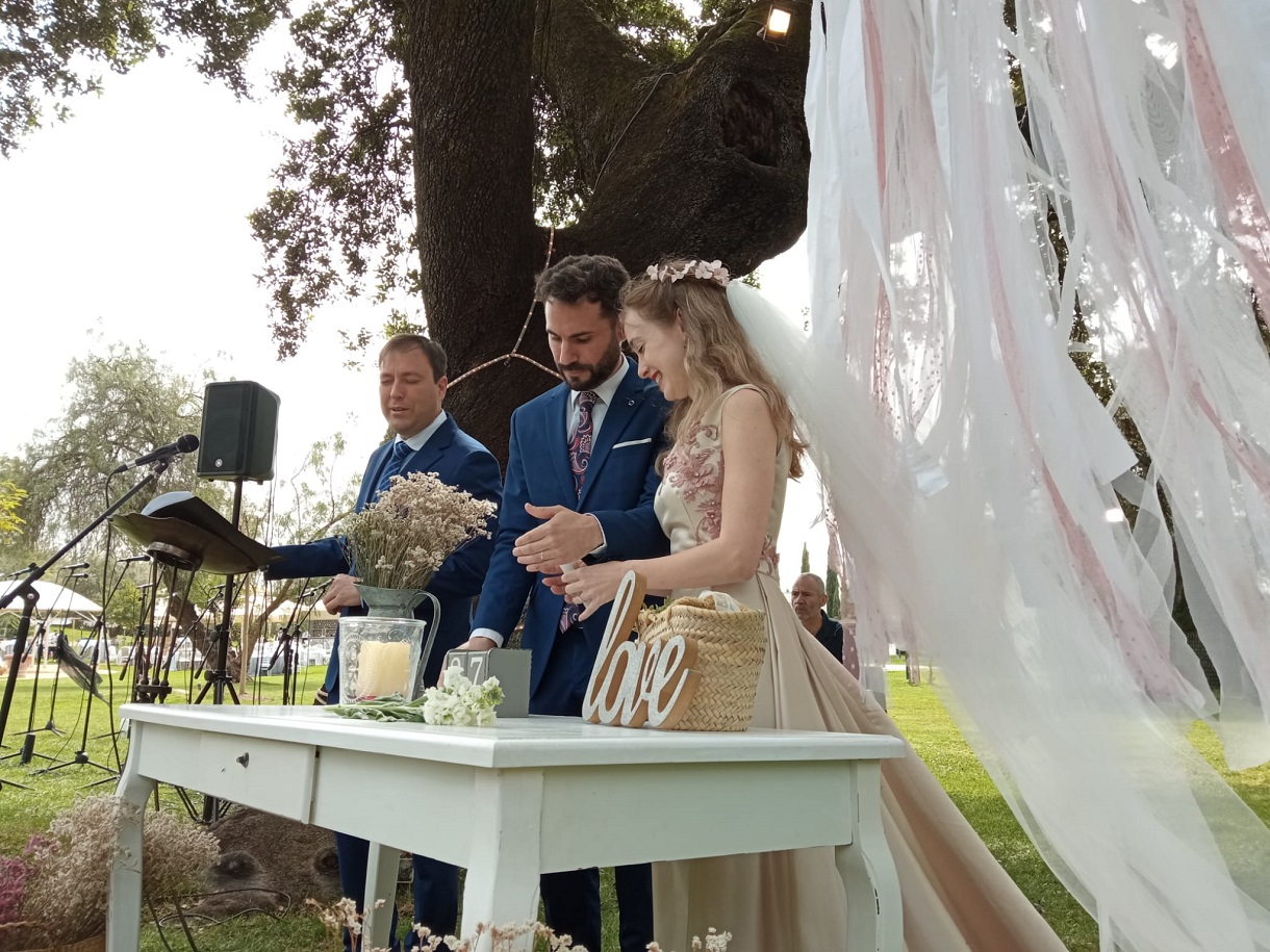 Un coro gospel llena de vida la Feria de Bodas de Córdoba