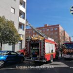 Rescatan a una anciana de la cornisa de un sexto piso en Sevilla