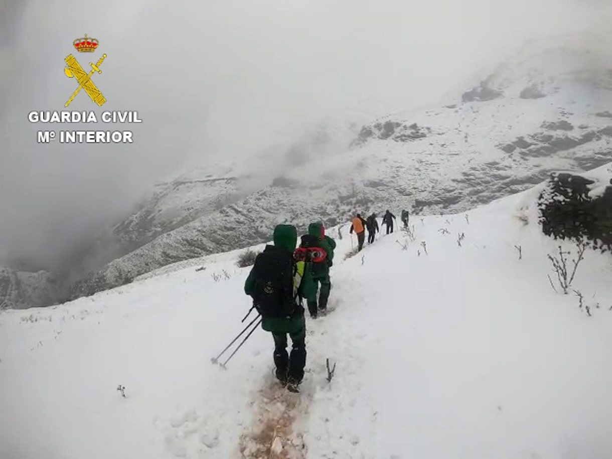 Salvan la vida de tres montañeros perdidos en Sierra Nevada por una ventisca