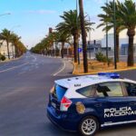 Hallan en buen estado a un bebé abandonado en un portal en Huelva