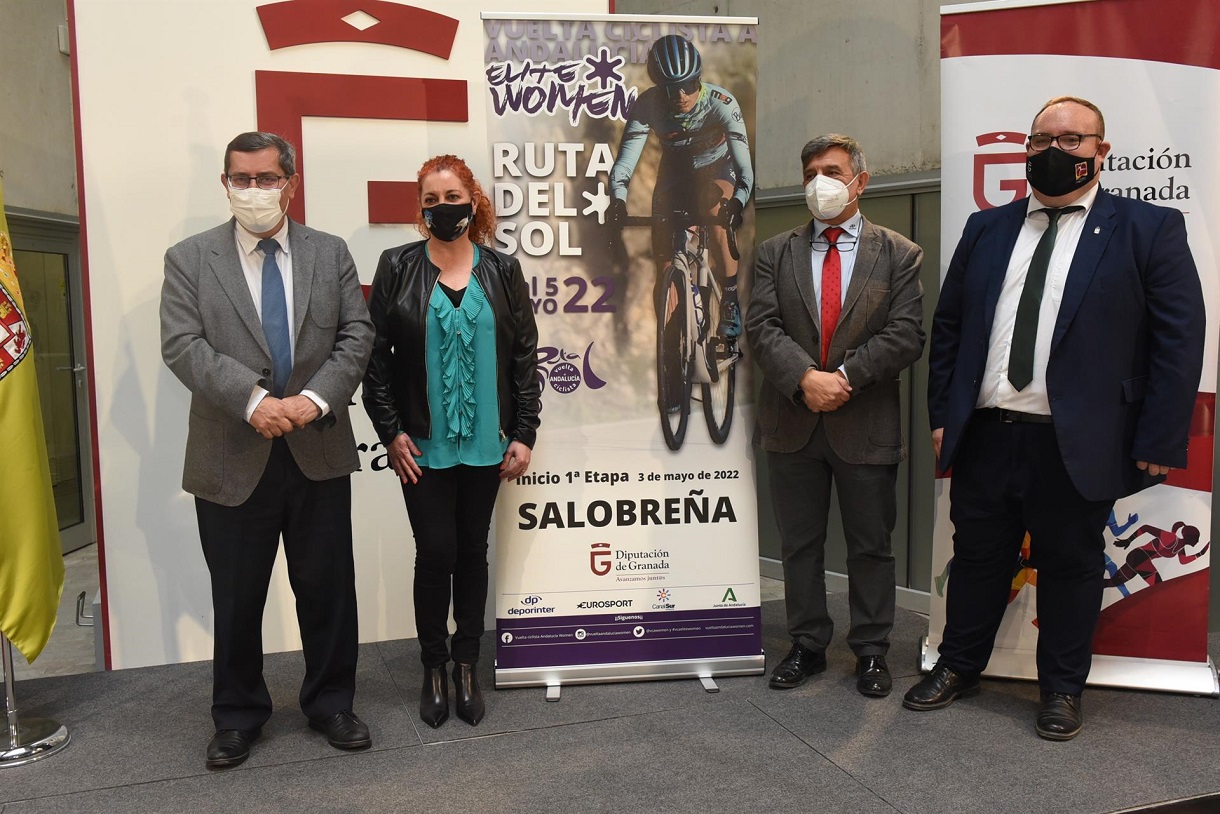 Salobreña, salida de la primera vuelta ciclista a Andalucía femenina