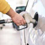 España aprueba hoy la rebaja de 0,20 euros por litro de gasolina