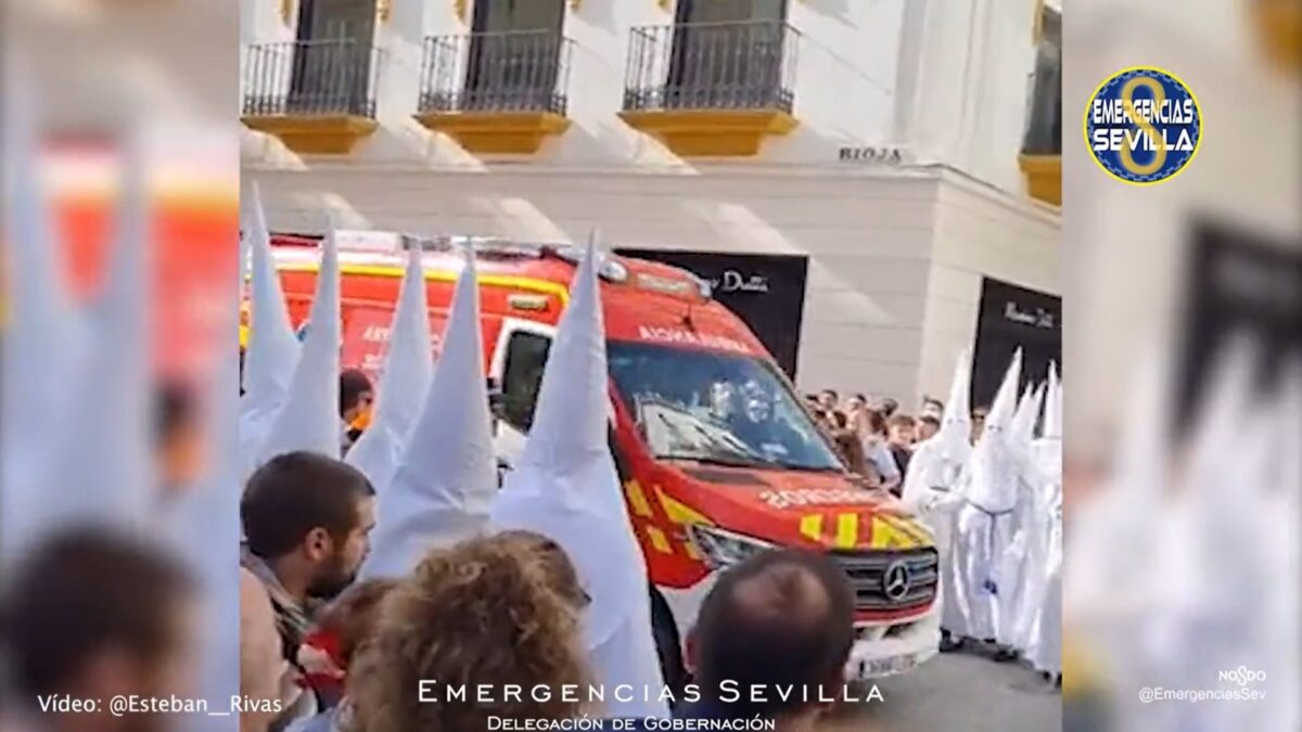 Atienden a un hombre de 70 años tras sufrir un infarto en una procesión