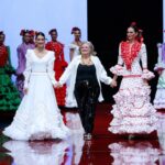 Desfile benéfico de moda flamenca en la Hermandad del Rocío de Córdoba