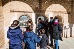 La Alhambra ofrece visitas guiadas para familias durante Semana Santa