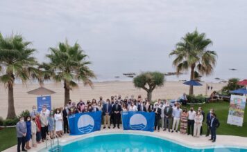 Andalucía, la comunidad con mayor aumento de playas con Bandera Azul