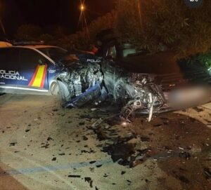 Detenido tras embestir un coche policial cuando huía por conducir de forma temeraria