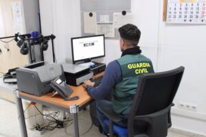 Guardia Civil auxilia a un anciano que sufrió un accidente en su vivienda