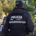 Policía auxilia a niña de 3 años con convulsiones en la calle en Mijas