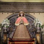 La Virgen del Rocío ya viste de Pastora para su traslado a la aldea