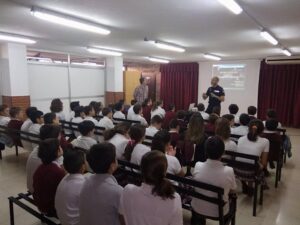 Multa a los padres de un menor al negarse a llevarlo al colegio 7 meses